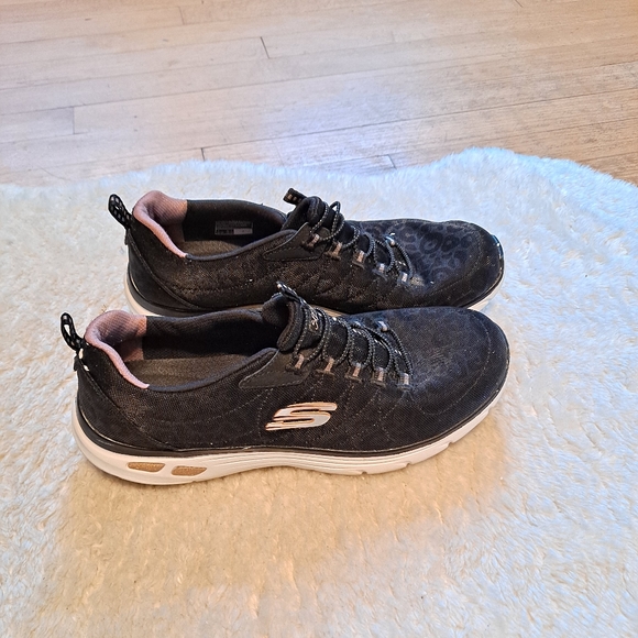 sketchers size 10